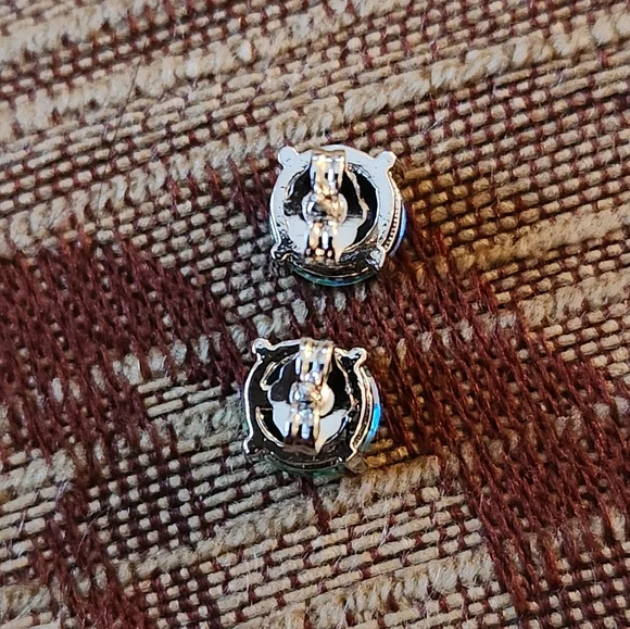 Elegant Teal Sapphire Studs 6mm Silver Earrings S925 - Picture 2 of 5